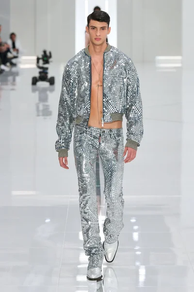 Look 44